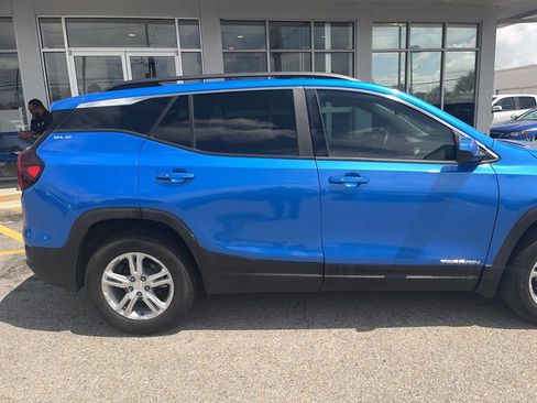 Used 2024 GMC Terrain SLE w/ Driver Convenience Package FWD image 7