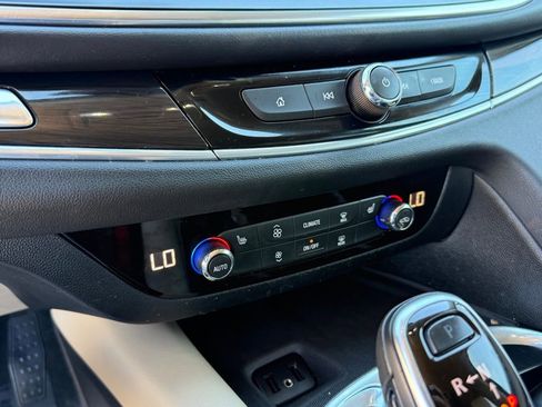 Used 2019 Buick Enclave Essence image 21