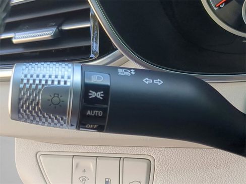 Used 2025 Genesis G70 2.5T image 30