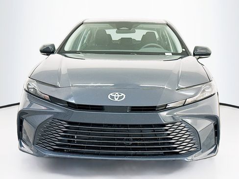 Used 2025 Toyota Camry LE image 2