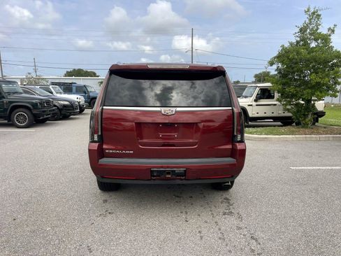 Used 2019 Cadillac Escalade Platinum RWD image 4