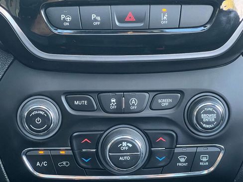 Used 2021 Jeep Cherokee Limited image 30