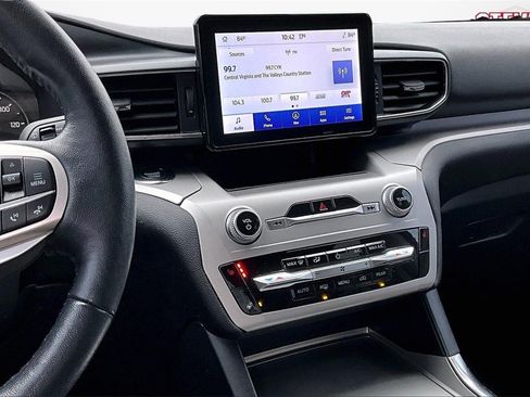 Used 2022 Ford Explorer XLT w/ Equipment Group 202A image 9