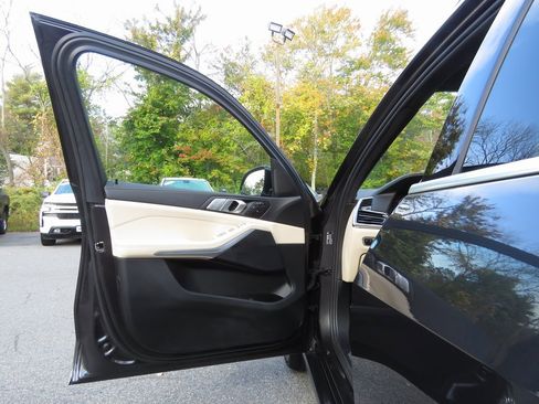 Used 2022 BMW X7 xDrive40i w/ Premium Package image 10