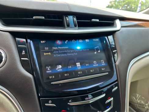 Used 2016 Cadillac XTS Luxury image 18