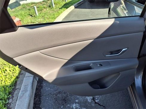 Used 2024 Hyundai Elantra SEL image 8