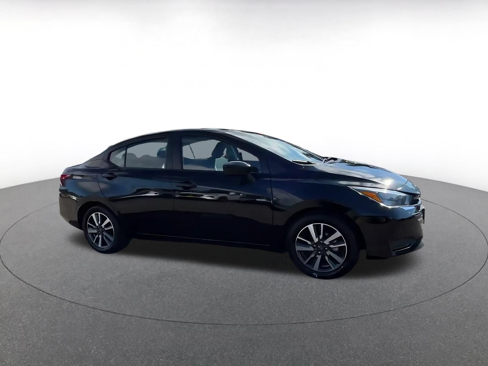 Used 2025 Nissan Versa SV FWD image 2