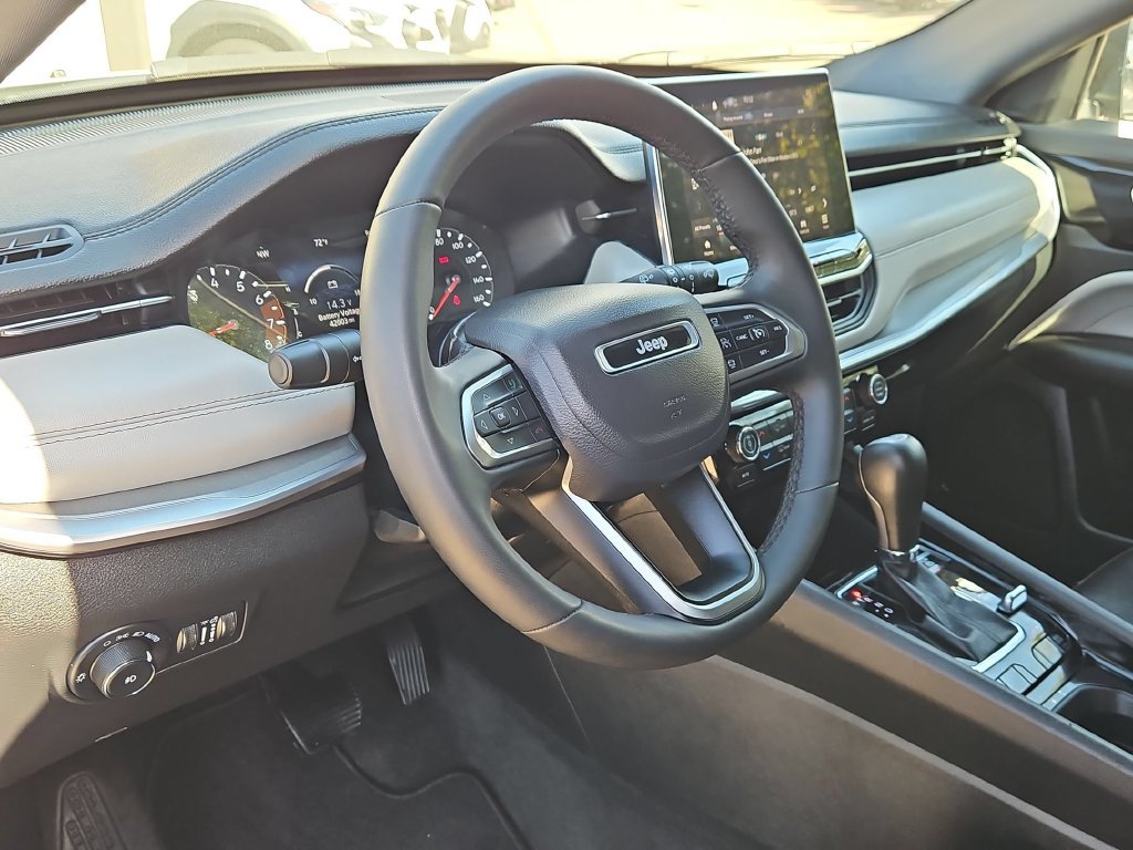 Used 2025 Jeep Compass Limited AWD/4WD image 15
