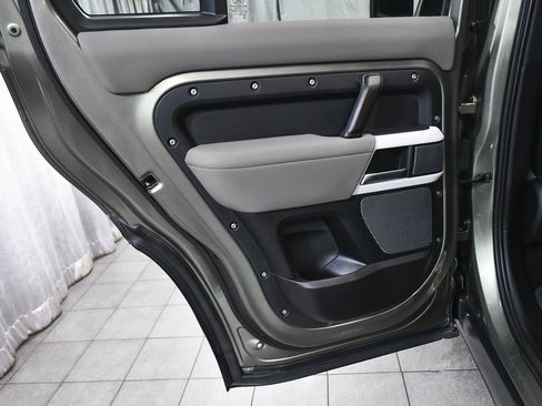 Used 2021 Land Rover Defender 110 X-Dynamic SE image 13