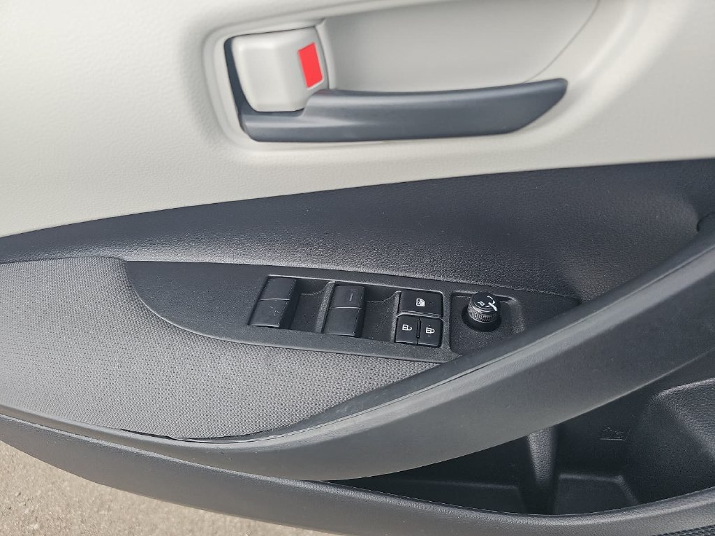 Used 2022 Toyota Corolla LE w/ Carpet Mat Package (TMS) FWD image 27