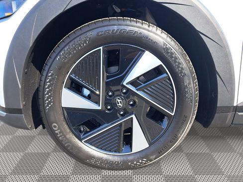 New 2025 Hyundai Ioniq 5 SE image 10
