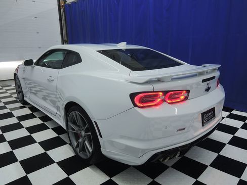 Used 2019 Chevrolet Camaro SS w/ LPO, Ground Effects Package RWD image 9