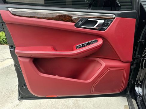 Certified 2023 Porsche Macan S AWD/4WD image 20