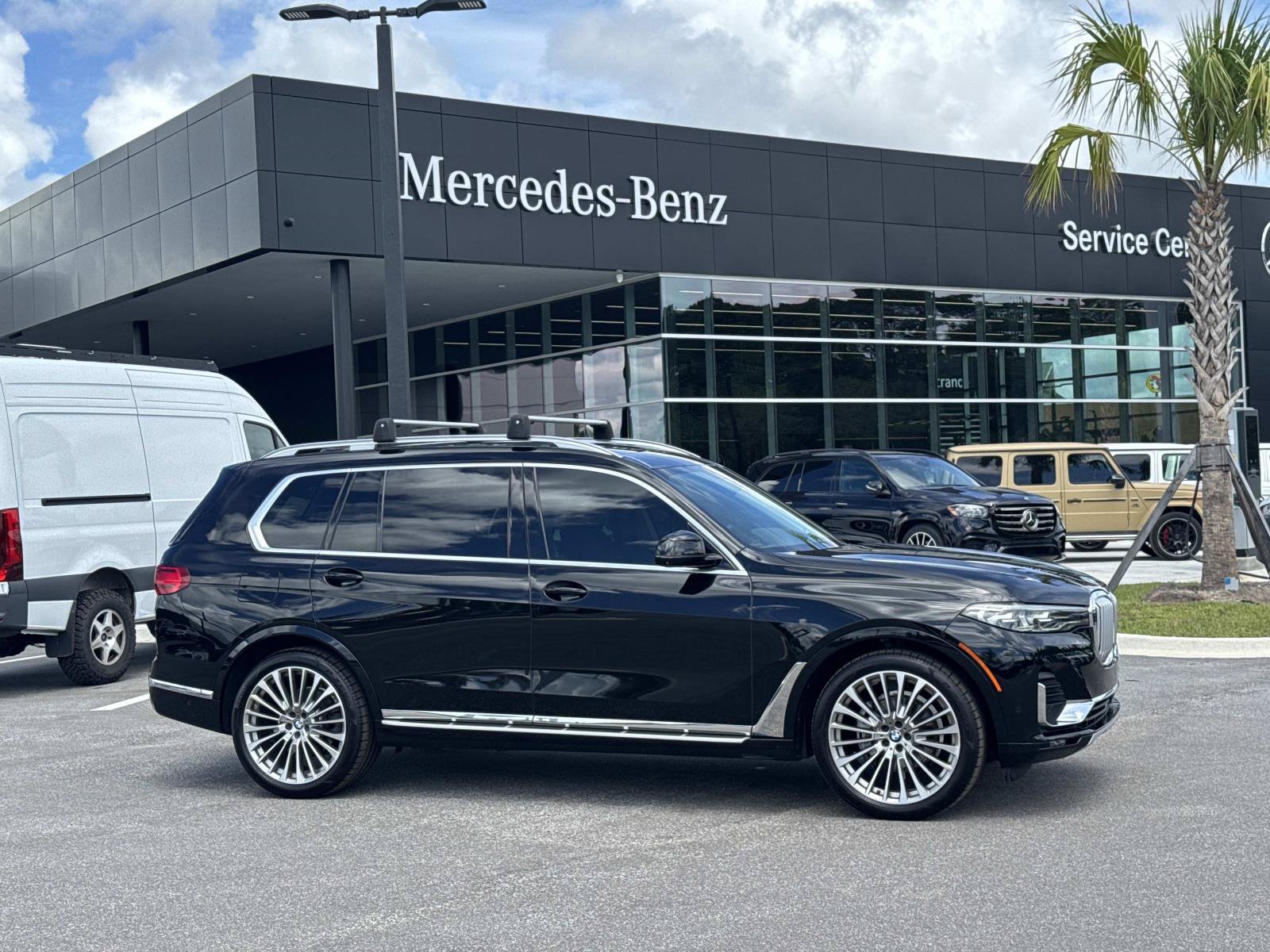 Used 2021 BMW X7 xDrive40i w/ Premium Package AWD/4WD image 1