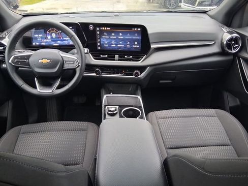 Used 2026 Chevrolet Equinox LT AWD/4WD image 9