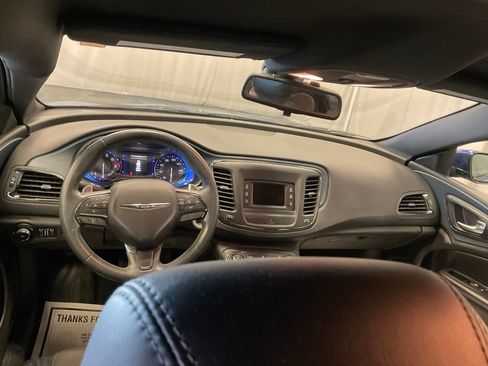 Used 2015 Chrysler 200 S FWD image 4