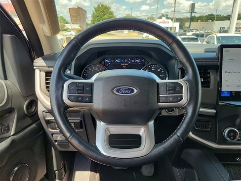 Used 2024 Ford Expedition XLT image 20