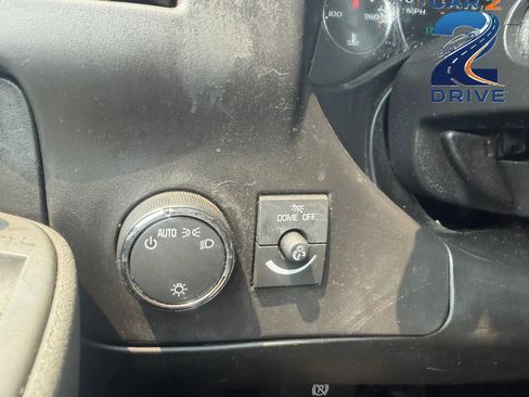 Used 2017 Chevrolet Express 2500 RWD image 27