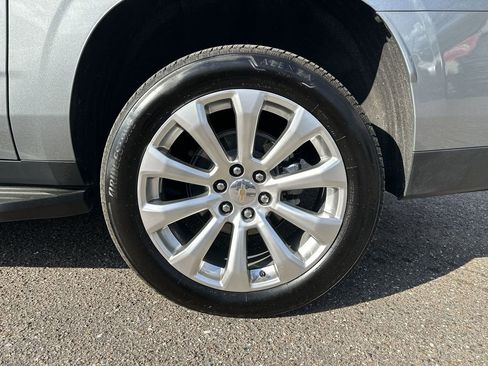 Certified 2025 Chevrolet Suburban Premier image 33