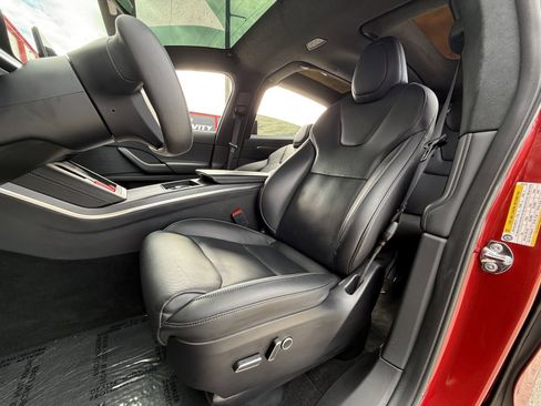 Used 2023 Tesla Model X Plaid image 11