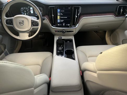 Used 2022 Volvo S60 B5 Momentum image 15