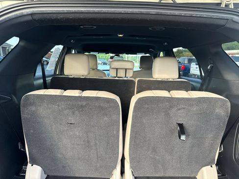 Used 2018 Ford Explorer Limited w/ Equipment Group 301A AWD/4WD image 5