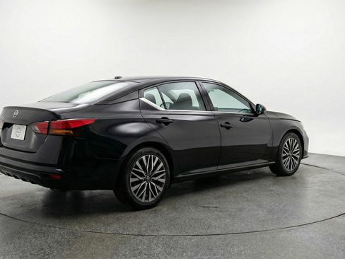 Used 2025 Nissan Altima 2.5 SV image 9