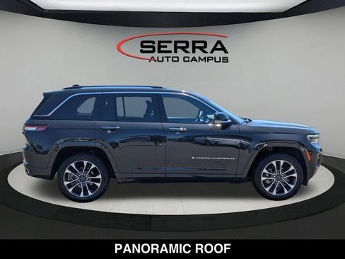 Used 2023 Jeep Grand Cherokee Overland w/ Luxury Tech Group IV AWD/4WD image 15