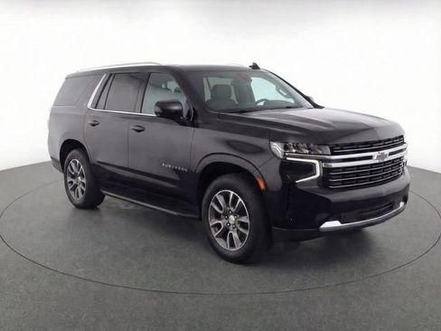 Used 2022 Chevrolet Suburban LT image 2