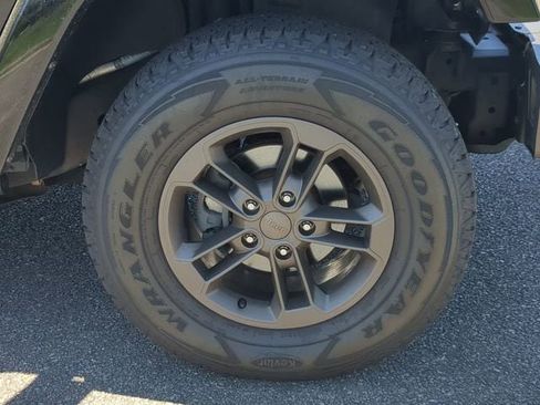 Used 2017 Jeep Wrangler Unlimited Sahara AWD/4WD image 10