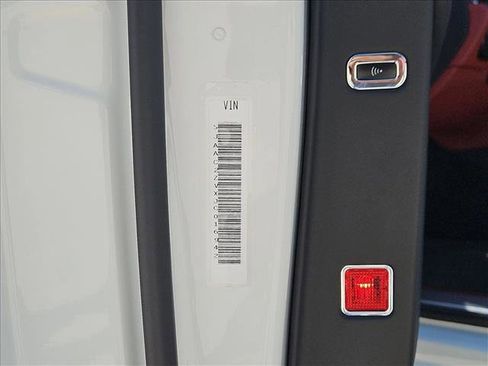 Used 2018 Bentley Bentayga Activity image 23