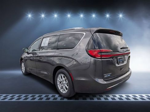 Used 2021 Chrysler Pacifica Touring-L FWD image 5