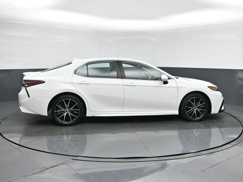 Used 2023 Toyota Camry SE image 8