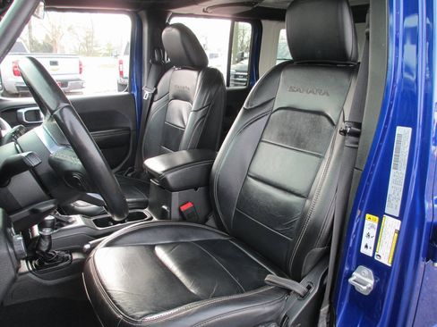 Used 2018 Jeep Wrangler Unlimited Sahara image 14