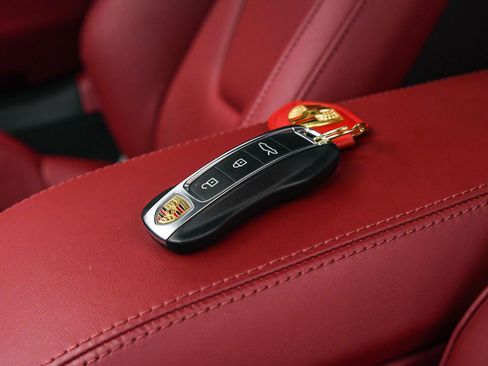 Used 2024 Porsche 911 Carrera S image 18