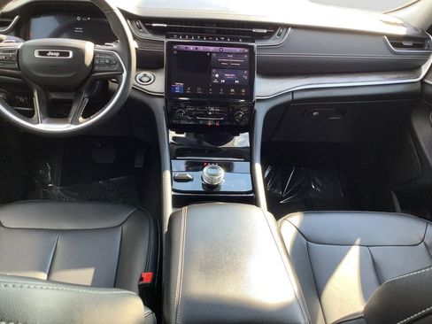 Used 2023 Jeep Grand Cherokee Limited image 16