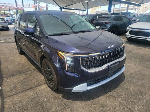 Used 2025 Kia Carnival FWD image 2