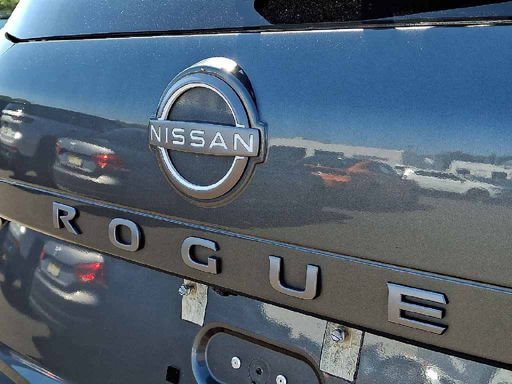 Used 2024 Nissan Rogue S AWD/4WD image 34
