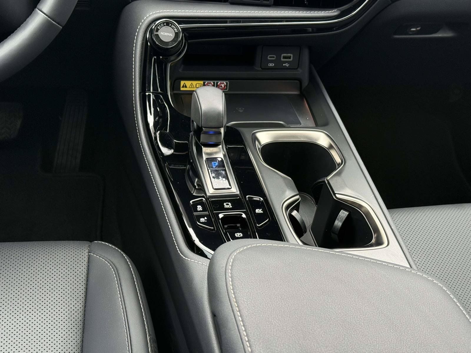 Used 2025 Lexus NX 350h AWD w/ Accessory Package (Z2) image 19