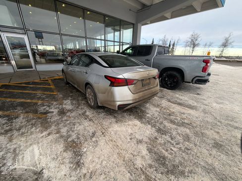 Used 2022 Nissan Altima 2.5 S w/ Driver Assist Package image 3