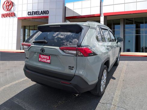 Used 2022 Toyota RAV4 XLE Premium image 7