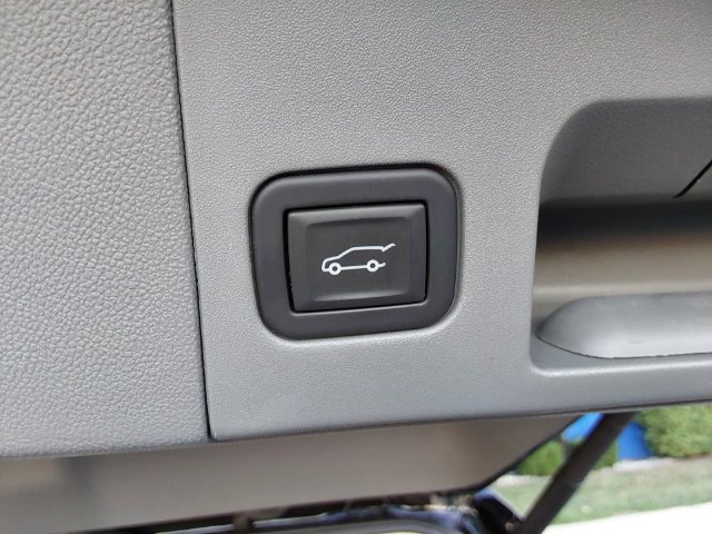 Used 2024 Cadillac XT5 Premium Luxury w/ LPO, Floor Liner Package AWD/4WD image 12