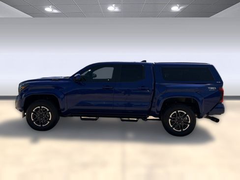 Used 2025 Toyota Tacoma TRD Sport AWD/4WD image 2