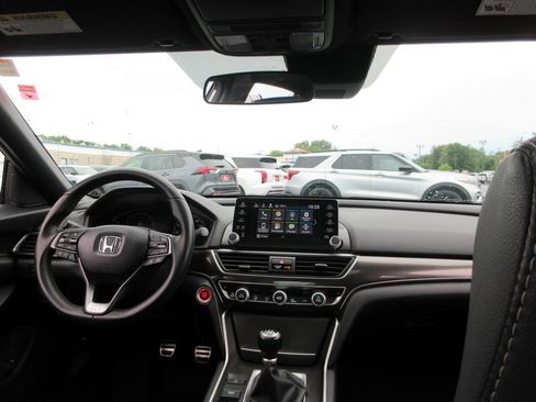 Used 2018 Honda Accord Sport image 24