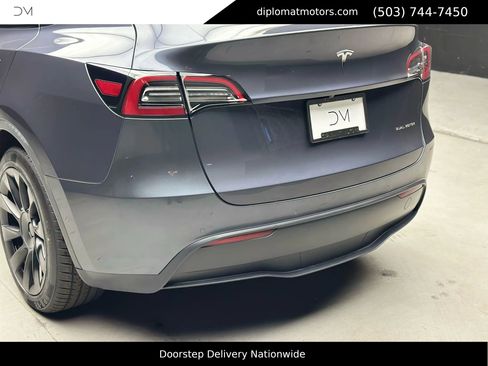 Used 2022 Tesla Model Y Long Range image 15