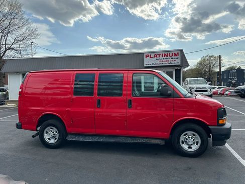 Used 2017 Chevrolet Express 2500 image 5