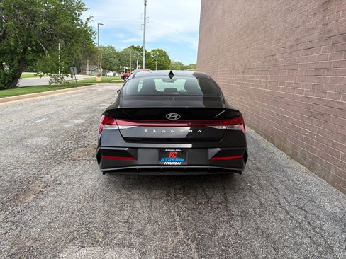 New 2026 Hyundai Elantra SEL Sport FWD image 4