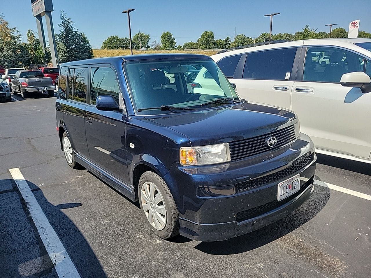 Used 2005 Scion xB FWD image 1