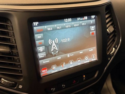 Used 2023 Jeep Cherokee Altitude Lux AWD/4WD image 13