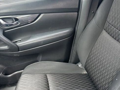 Used 2019 Nissan Rogue SV image 13